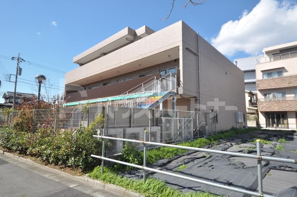 幼稚園・保育園　なないろ保育園本園（幼稚園・保育園）まで140m
