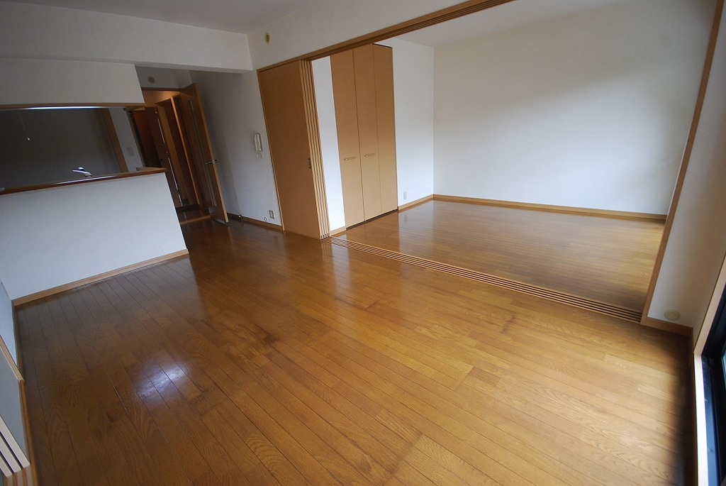 居室・リビング　リビング　※別号室参考写真