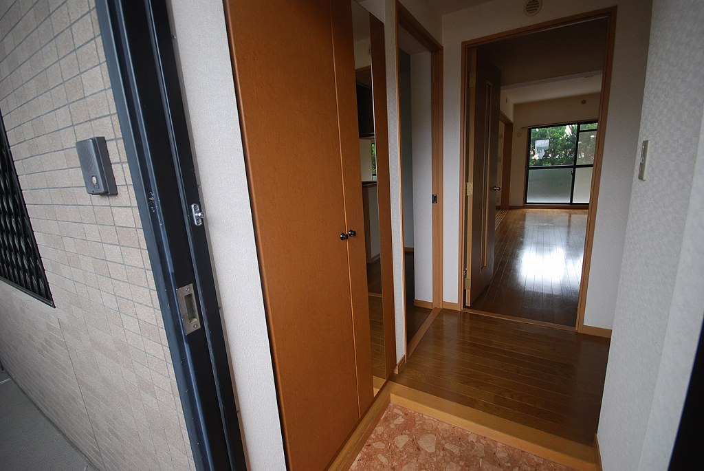 玄関　玄関　※別号室参考写真