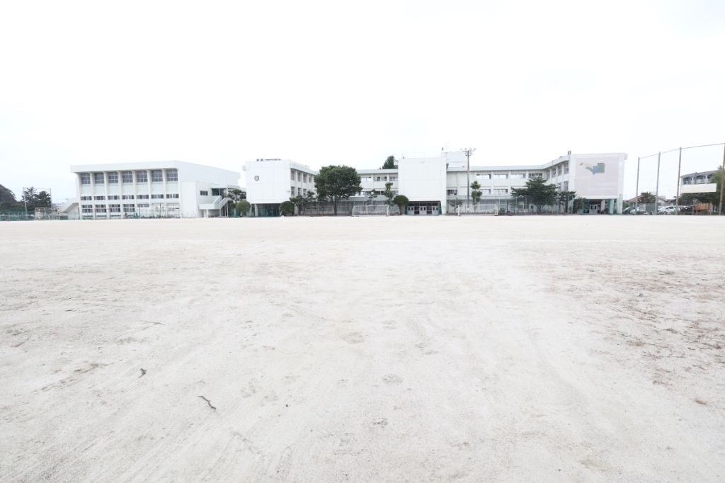 中学校　春日市立春日西中学校（中学校）まで1066m