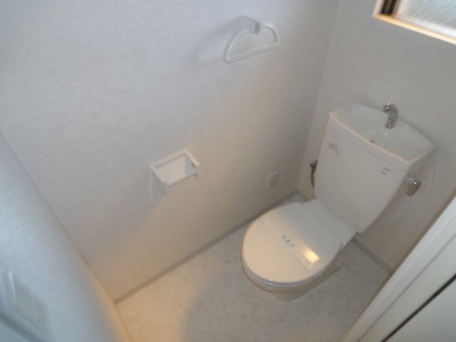 トイレ　別号室の写真です