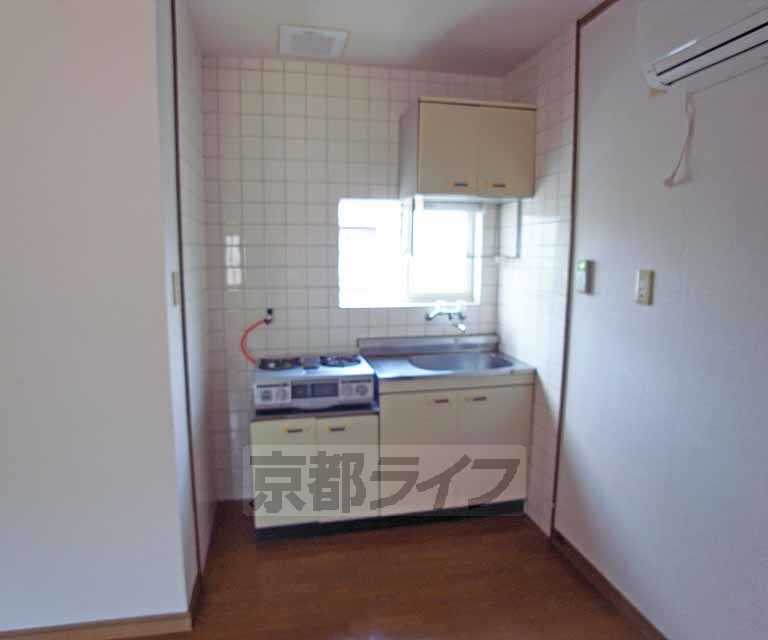 キッチン　窓付きの風通しの良いキッチンですよ