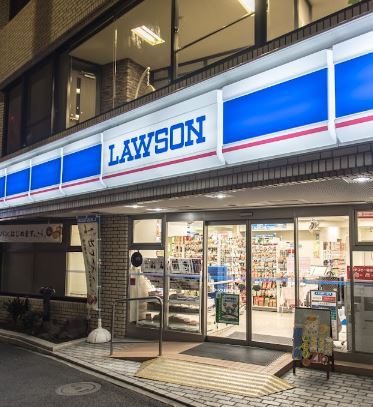 コンビニ　ローソン北参道駅前店（コンビニ）まで496m