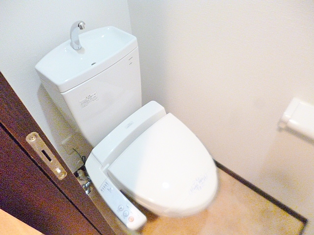 トイレ　温水洗浄便座