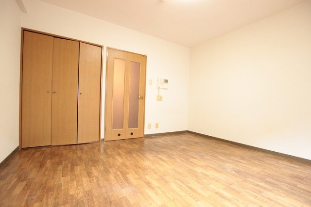 居室・リビング　同物件別号室