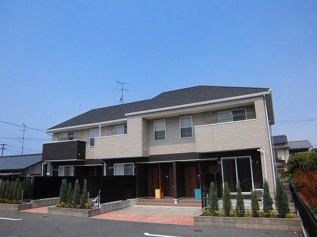 建物外観　【シャルマンハイツ】落ち着いた雰囲気の外観です