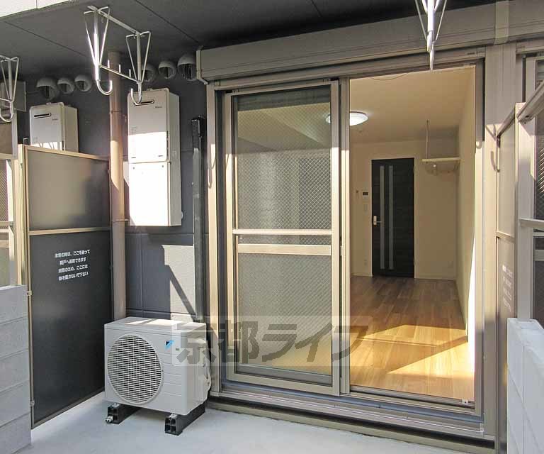 バルコニー　庭のように広いバルコニー