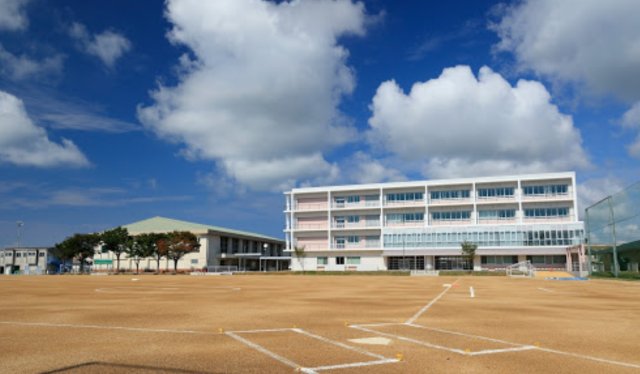 中学校　御前崎市立浜岡中学校（中学校）まで645m
