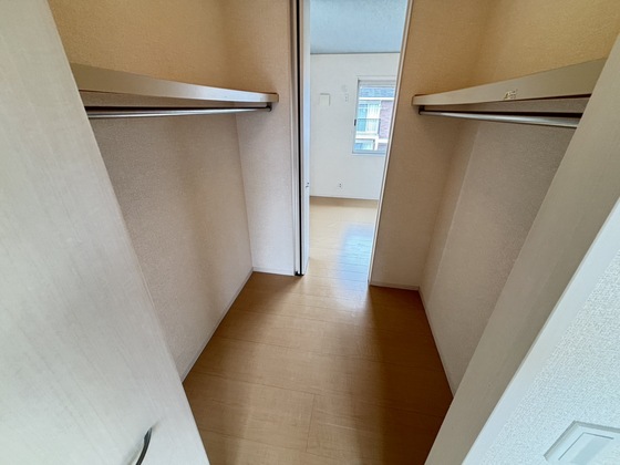 収納　ウォークスルークローゼット