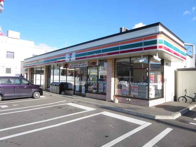 コンビニ　セブンイレブン 北見中央町店（コンビニ）まで240m