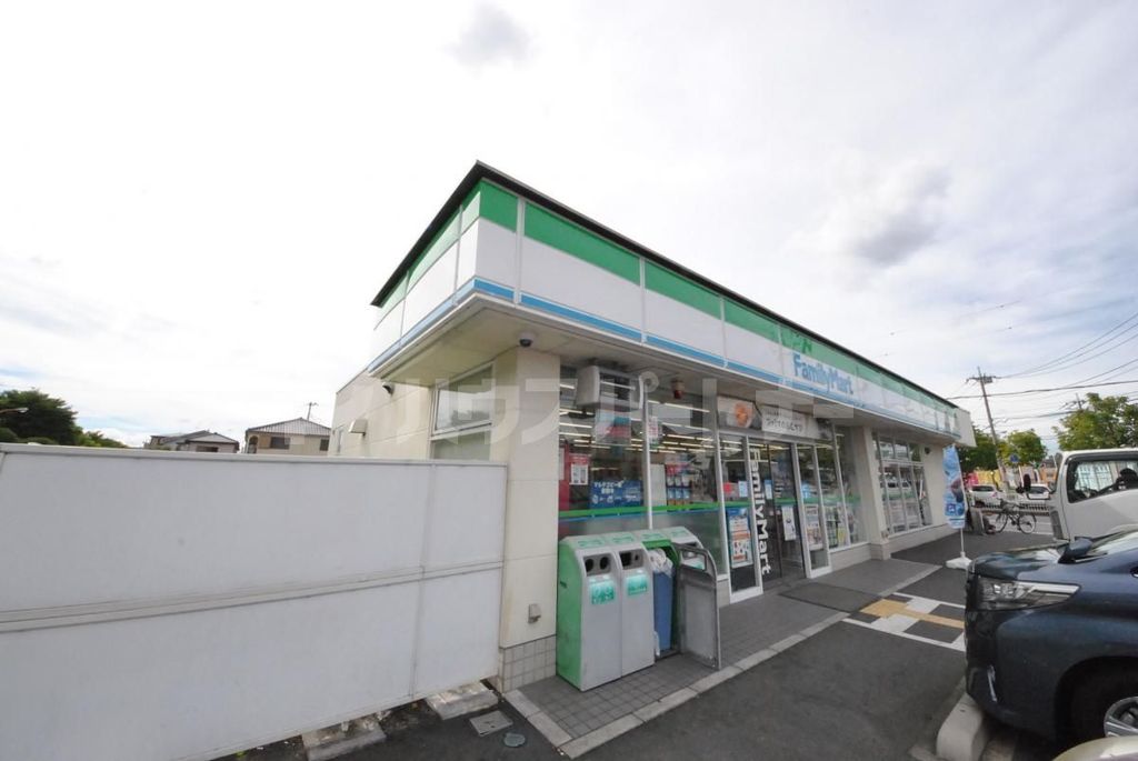 コンビニ　ファミリーマート草加八幡町店（コンビニ）まで450m