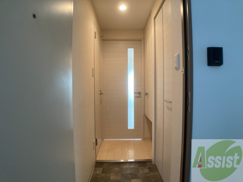 玄関　玄関の様子です。明るい印象ですね。気分もあがりそう。