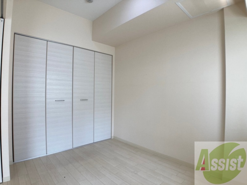 その他部屋・スペース　４．４帖の洋室です。広々として、きれいですね。