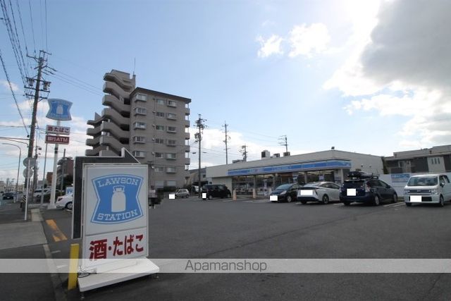 コンビニ　ローソン中川馬手町一丁目店（コンビニ）まで682m
