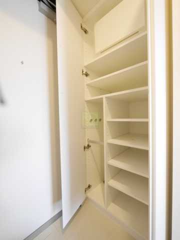 玄関　別部屋になります。