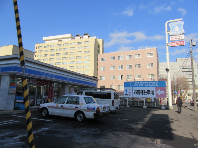 コンビニ　ローソン 札幌南４条西十五丁目店（コンビニ）まで363m