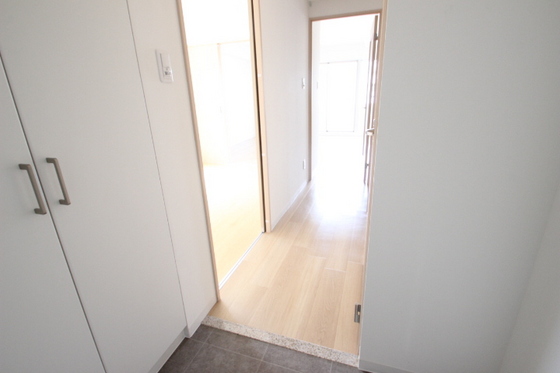 玄関　※別部屋の写真です