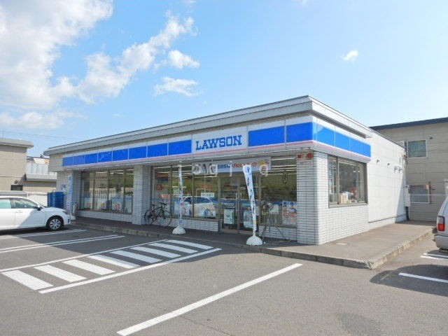 コンビニ　ローソン旭川川端4条店（コンビニ）まで636m