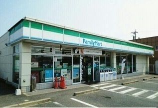 コンビニ　ファミリーマート（コンビニ）まで450m