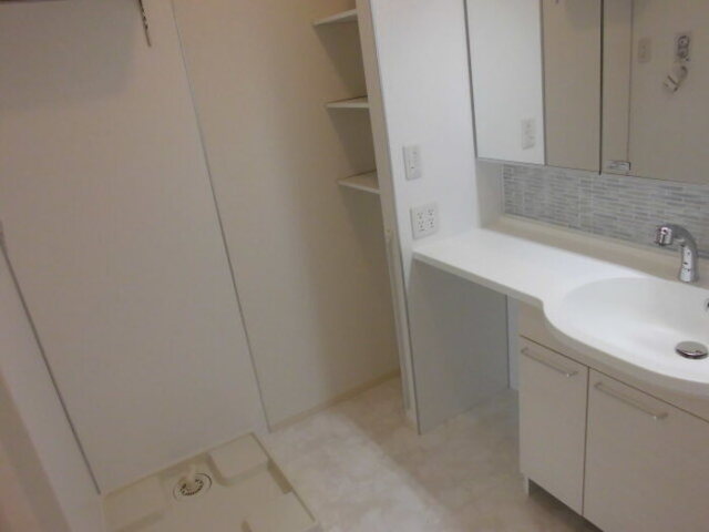 洗面設備　脱衣室　洗濯機置場