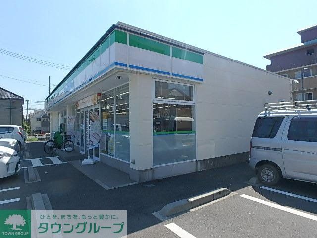 コンビニ　ファミリーマート（コンビニ）まで987m