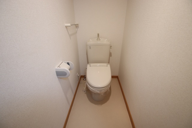 トイレ　※別室の参考写真の為、現況優先です。