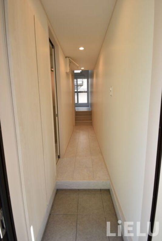 玄関　同施工会社施工物件の参考写真になります※現況優先