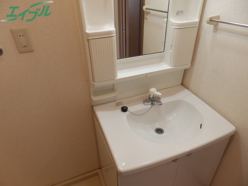 洗面設備　別部屋反転写真