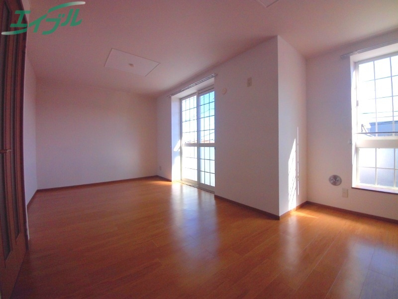 居室・リビング　別部屋反転写真