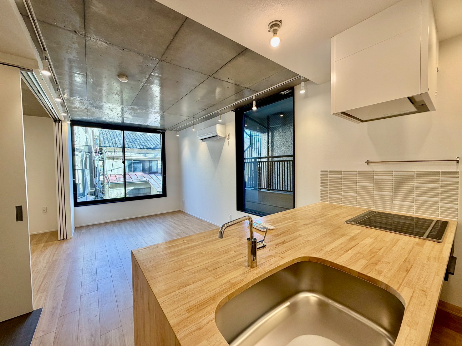 キッチン　作業しやすいキッチン　※同間取りの201号の写真です