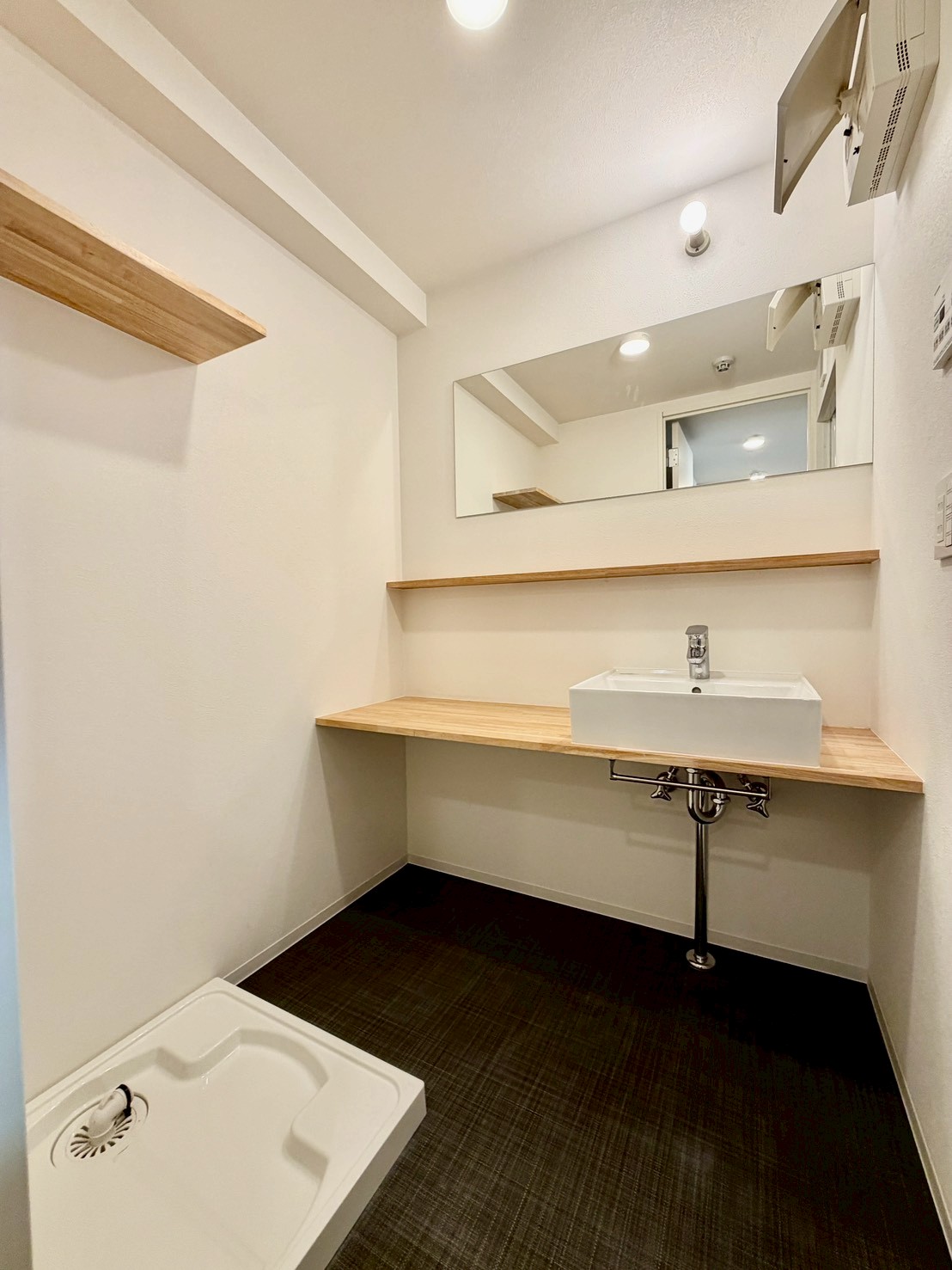 洗面設備　お手入れしやすい仕様　※302号の写真です