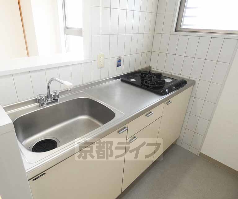 キッチン　明るいキッチンです。