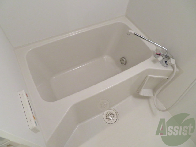 バス・シャワールーム　こちらはお風呂。一日の疲れをここで癒してください。