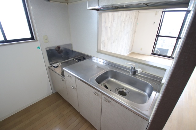 キッチン　別号室の参考写真のため、現状優先です。