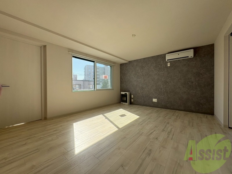 居室・リビング　広々としたリビングですね。使い勝手がよさそうですね！