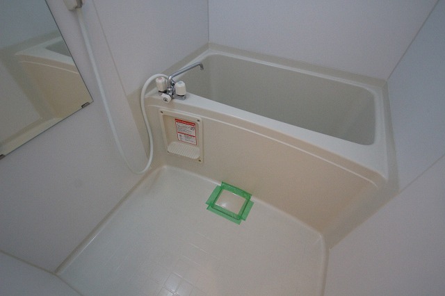 バス・シャワールーム　同物件、別号室のものです。