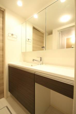 洗面設備　広々洗面台♪