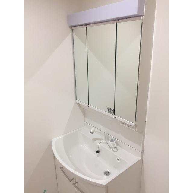 その他設備　三面鏡つきのシャンプードレッサーです☆