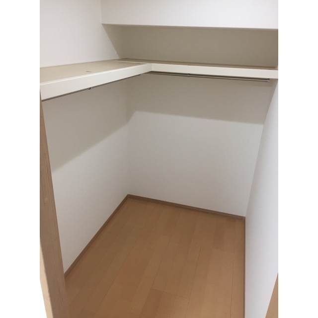 収納　大きめのウォークインクローゼットです☆