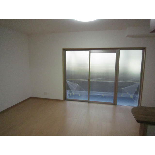 居室・リビング　南向きで日当たり抜群のリビングです☆