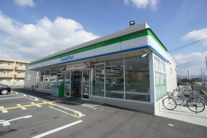 コンビニ　ファミリーマート　近鉄九条駅前店（コンビニ）まで392m