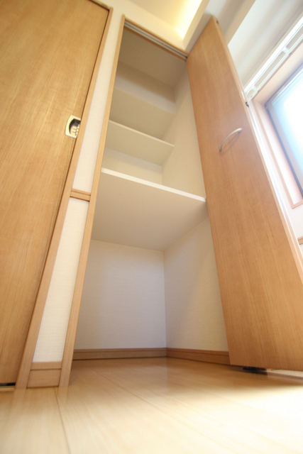 収納　北側洋間のクローゼット。収納たくさんあります。