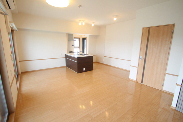 居室・リビング　南側１５．７帖のリビングダイニング。広いです。