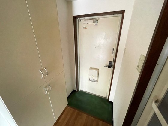 玄関　※別号室の写真です