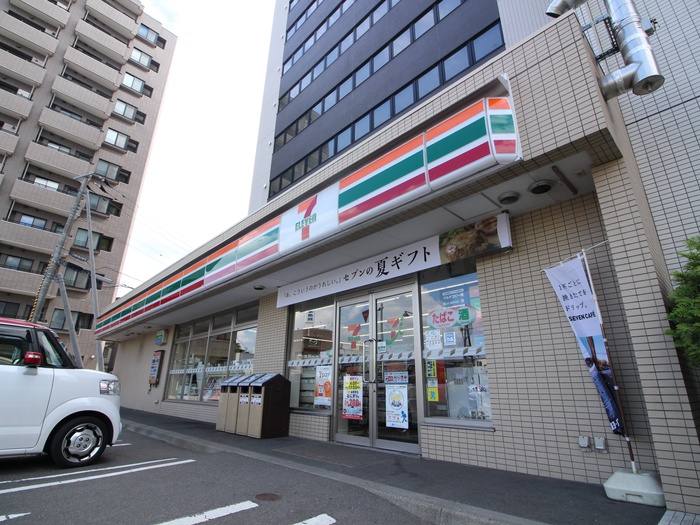 コンビニ　セブンイレブン（コンビニ）まで160m