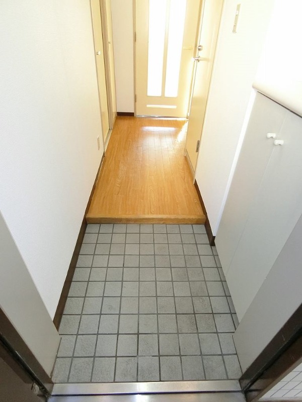 玄関　嬉しいミラー付きの玄関