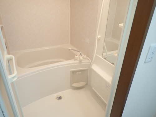 バス・シャワールーム　追い焚き機能付きお風呂