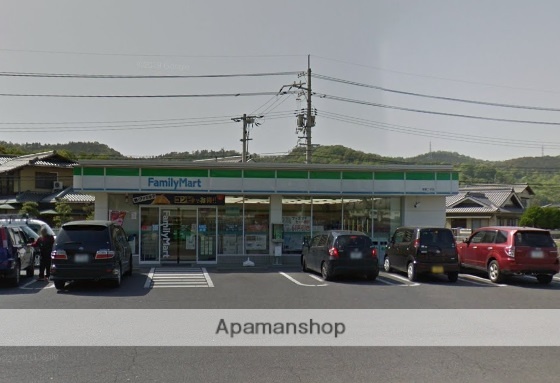 コンビニ　ファミリーマート（コンビニ）まで686m