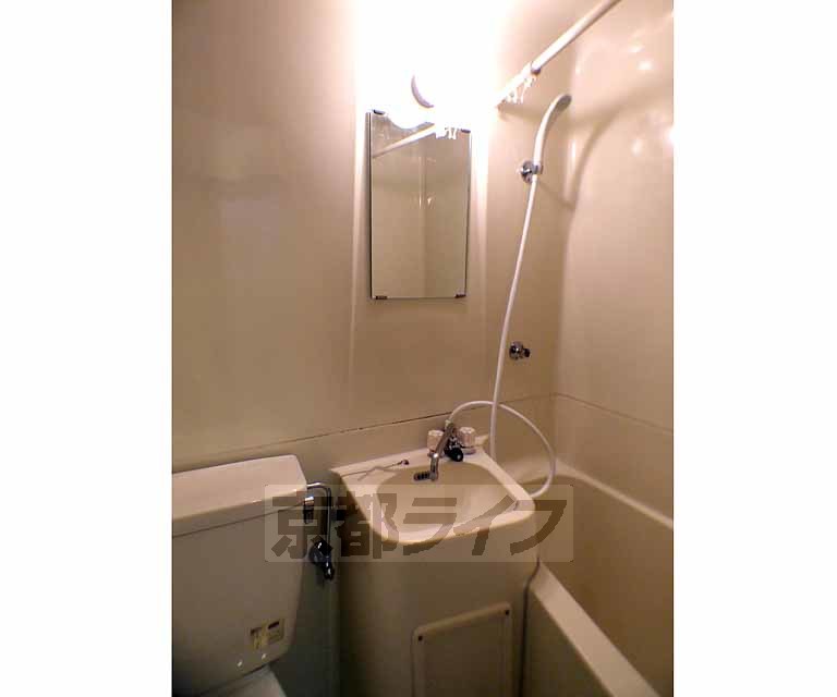 洗面設備　丸い形が可愛い洗面台です。