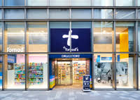 ドラックストア　トモズ 六本木ヒルズ店（ドラッグストア）まで440m